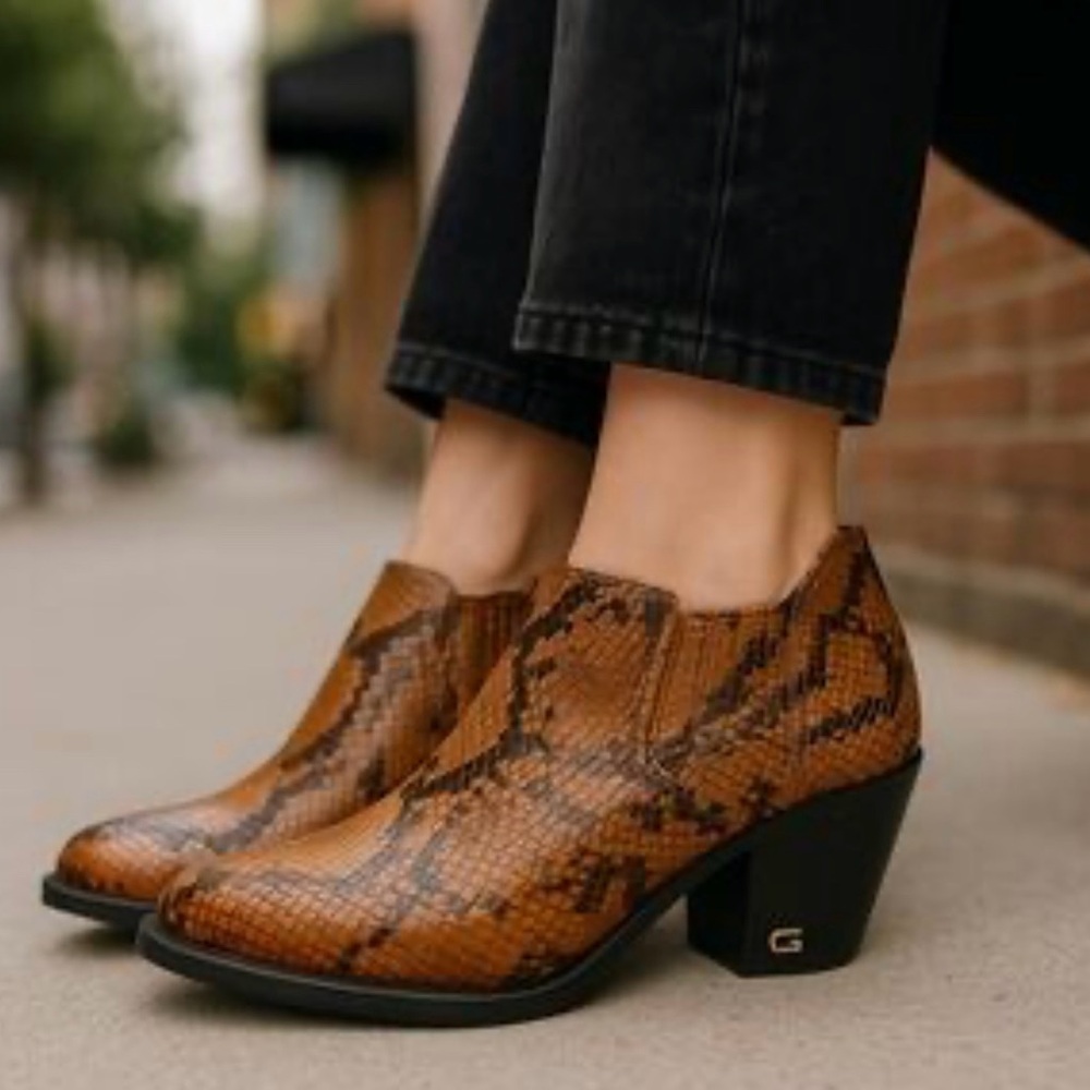 Authentic COACH PERRI PTE Caramel/Black Animal
Print Leather Boots Size 7C